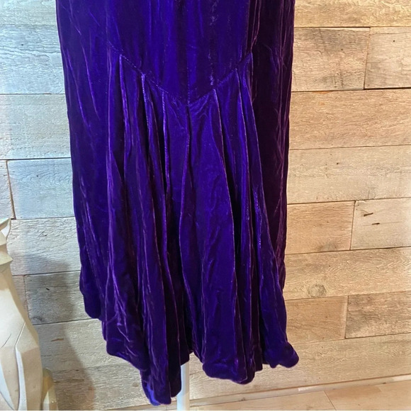 Vintage Nu-Mode women’s purple velvet dress in size 9/10 - Picture 9 of 15